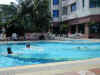 Le Grove piscine.jpg (122860 bytes)